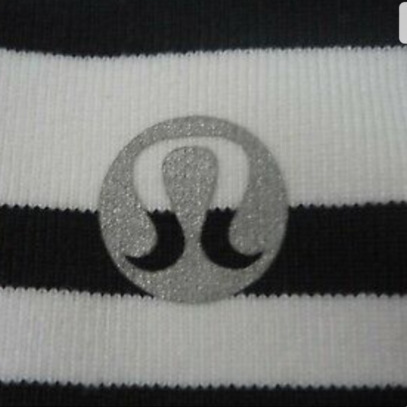 Lululemon Scoop Me Up Size 6 Black /White Striped Workout Tank - Picture 7 of 7